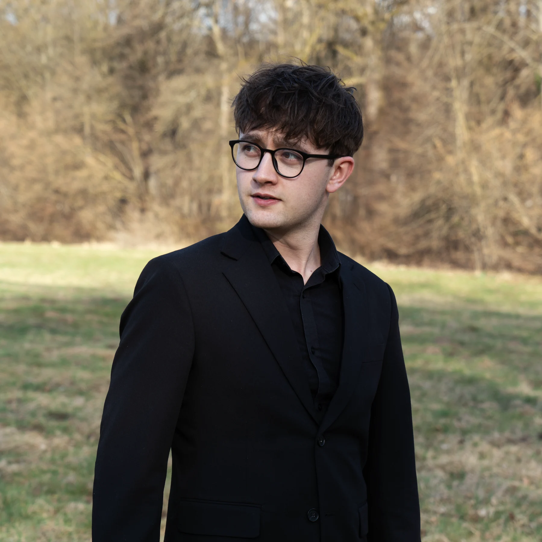 Luis Gehrmann in black concert attire